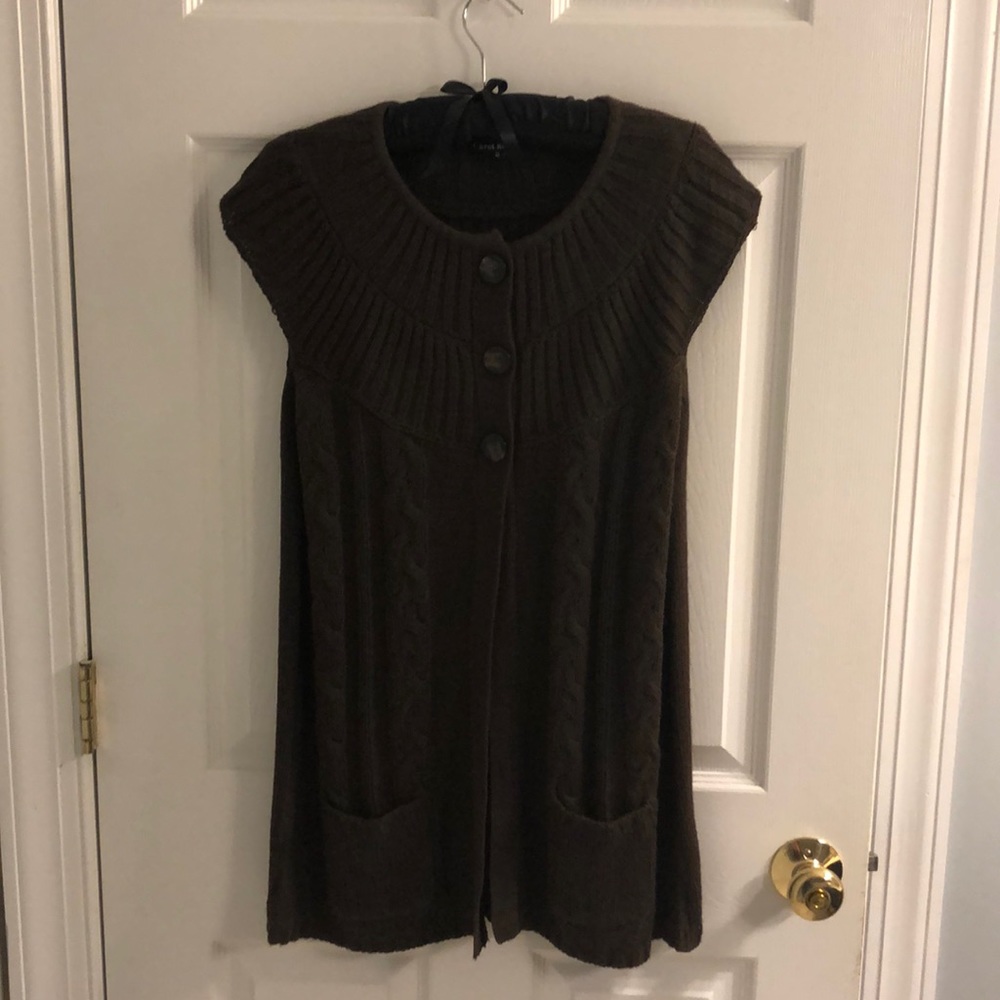 Brown vest for cold days